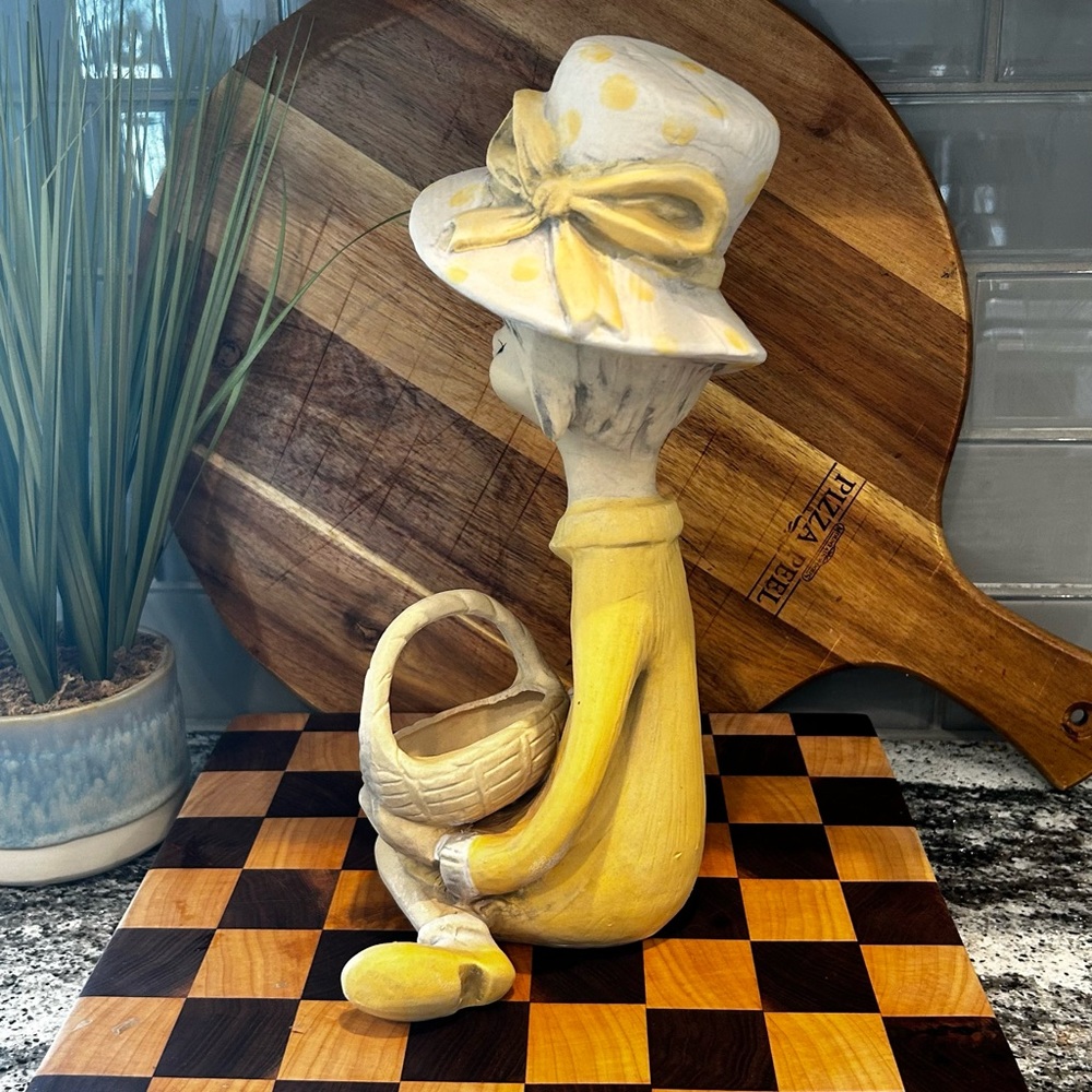 Vintage, ceramic bonnet, girl planter - Picture 5 of 8